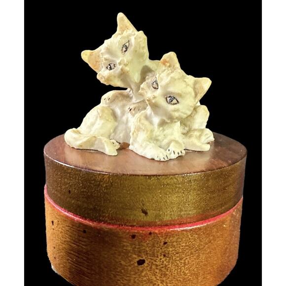 Vintage White Persian Cat Porcelain Figurines On Round Wood Trinket Box 4” x 3” - Picture 7 of 15